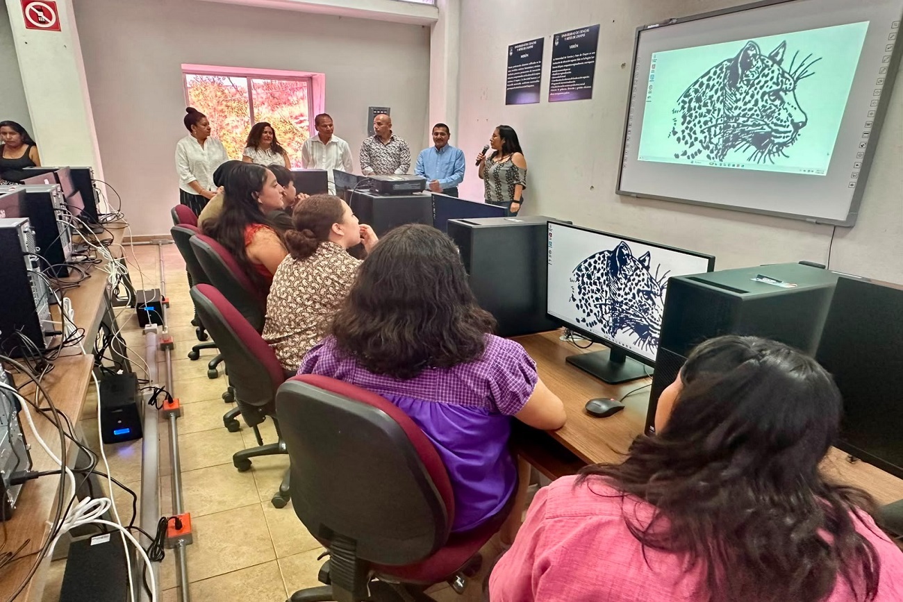 Fortalece rectora de UNICACH equipamiento en sede Chiapa de Corzo 