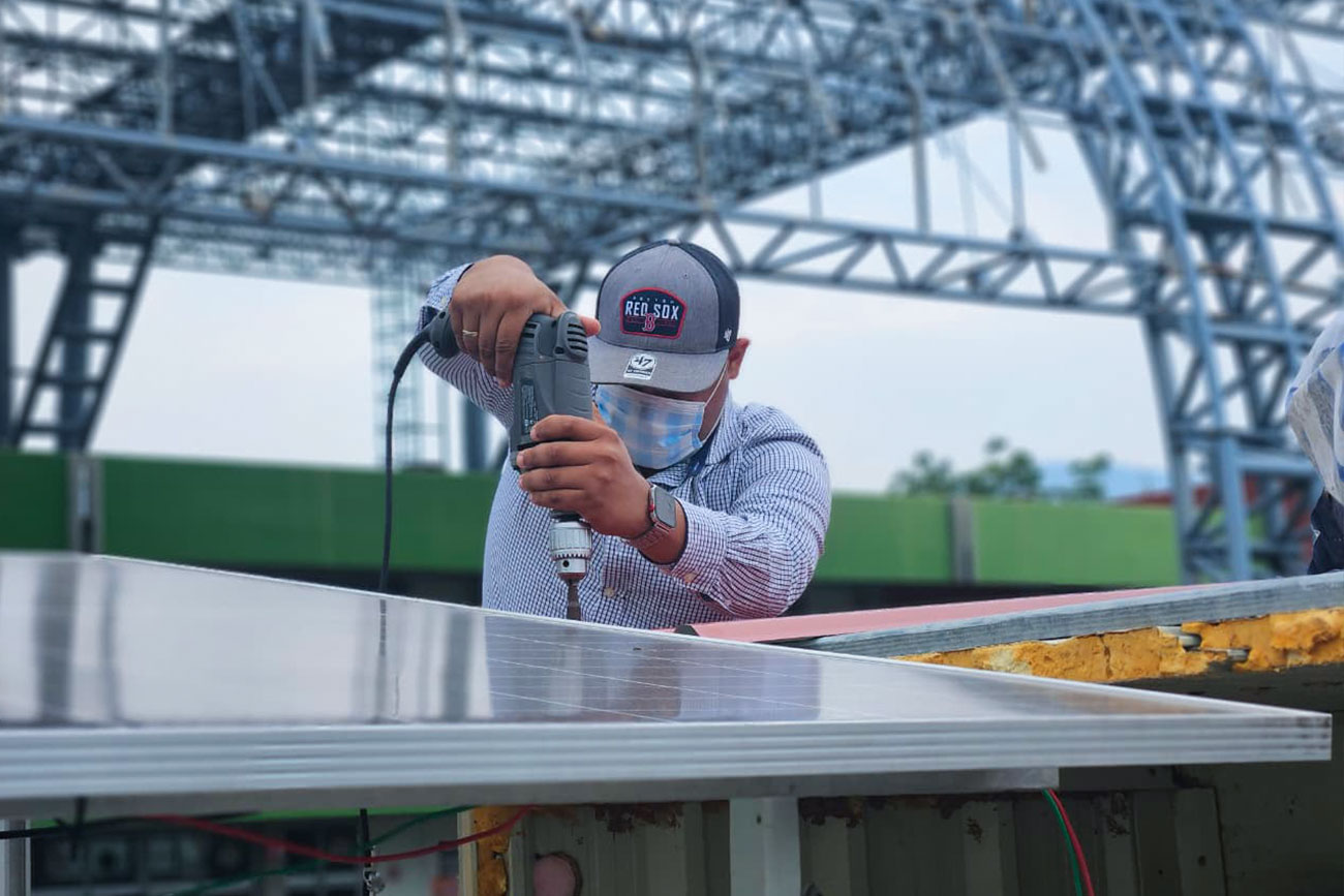Expertos nacionales acercan su experiencia en energías renovables a estudiantes de UNICACH