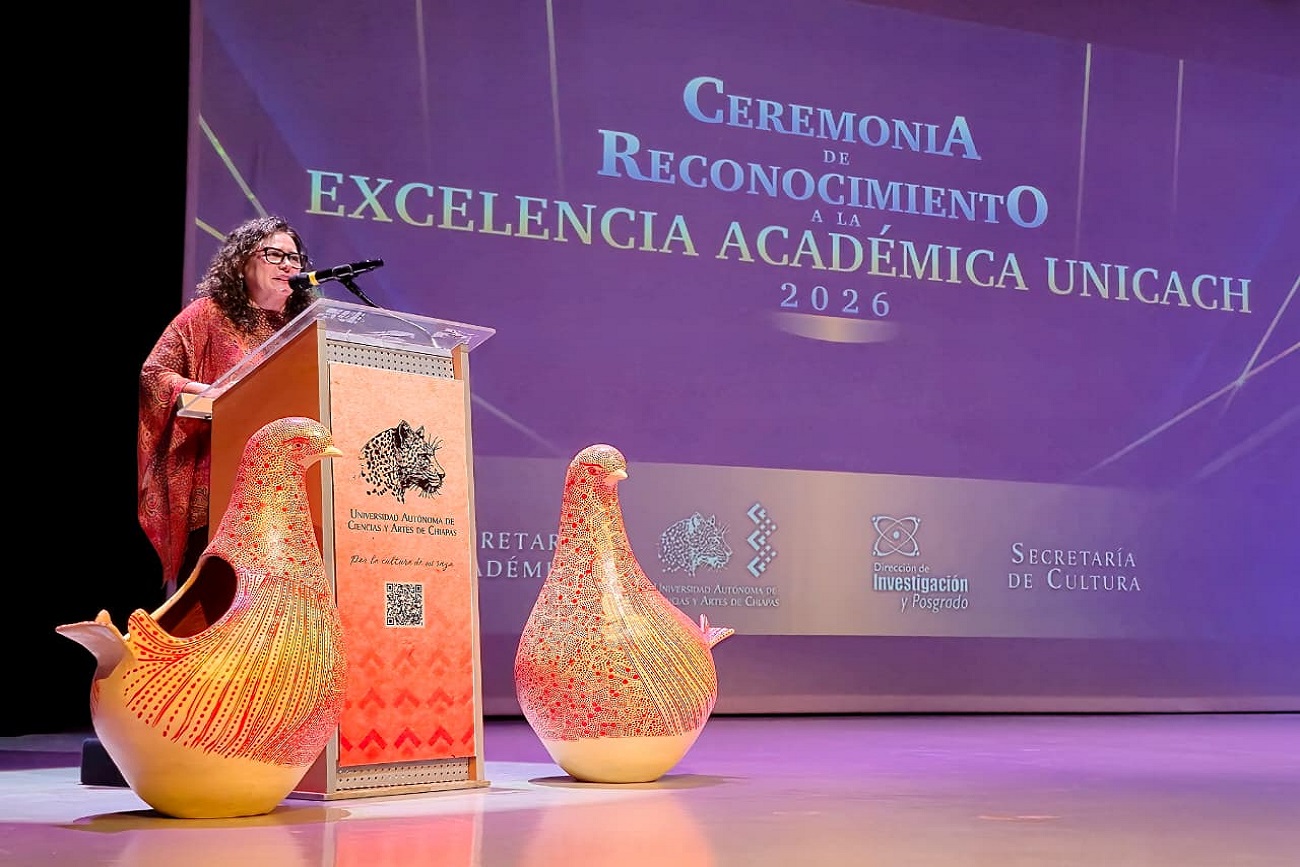 López Jiménez, destacó que detrás de cada logro académico hay dedicación, esfuerzo y compromiso con la universidad y la sociedad.