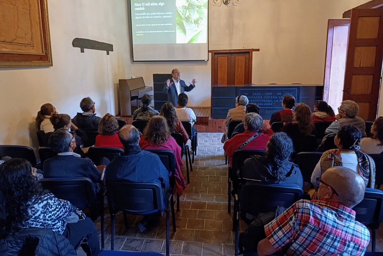 Dialogan en UNICACH Mayor Comitán sobre la importancia histórica y actual de la agricultura